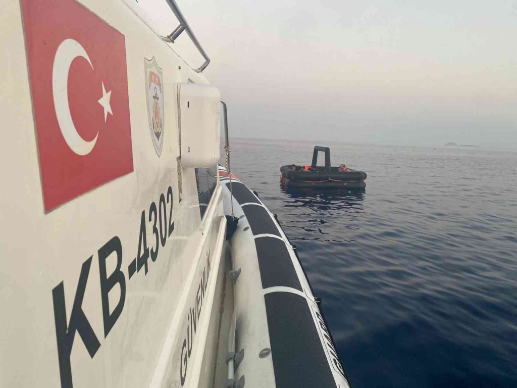 Yunanlıların geri ittiği göçmenler kurtarıldı