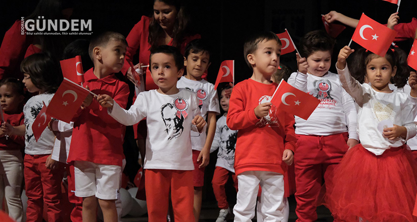 Minik Öğrenciler ‘Sana Borçluyuz’ dedi