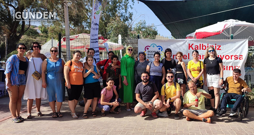 Özgür plaj yaza veda partisi gerçekleştirildi