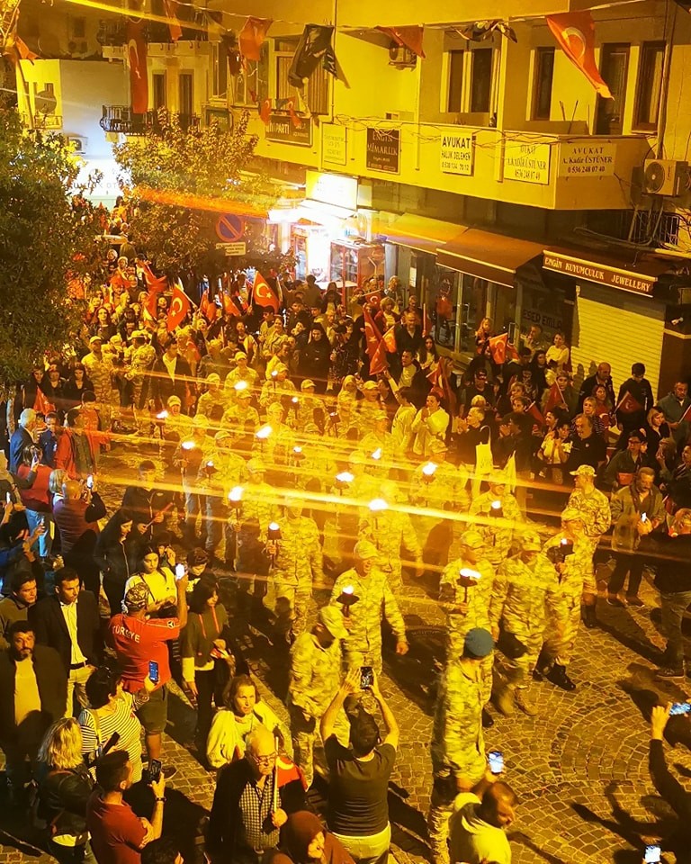 Datça’da 29 Ekim dolayısıyla fener alayı ve konser düzenlendi
