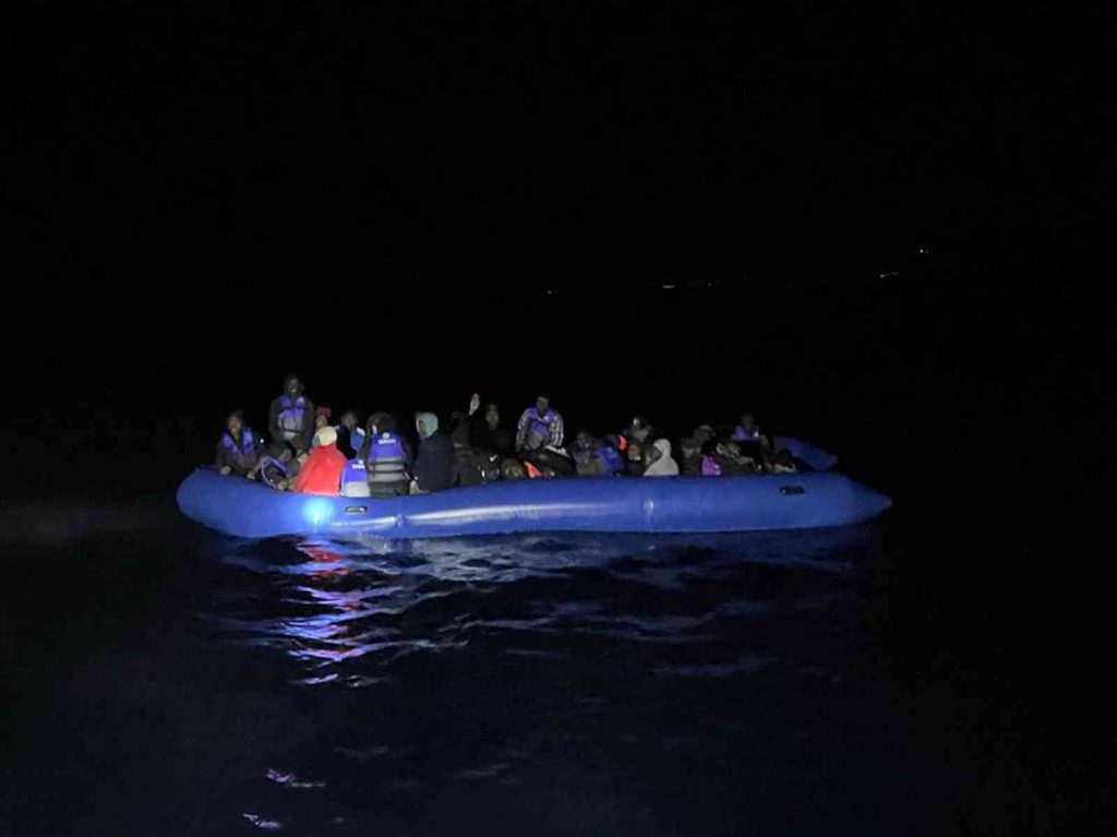Datça’da 35 düzensiz göçmen kurtarıldı