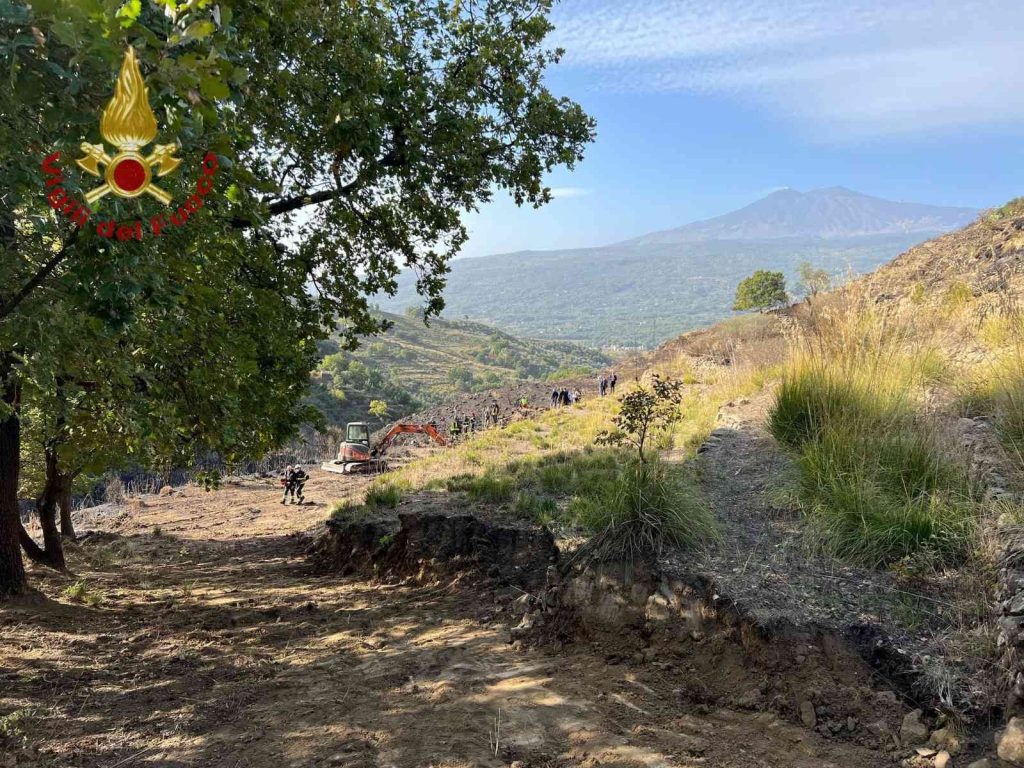 İtalya’da yangın söndürme uçağı düştü: 2 ölü