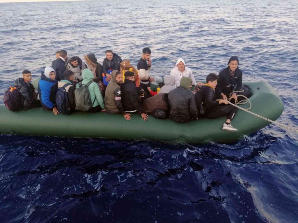 Marmaris ve Datça 58 düzensiz göçmen kurtarıldı