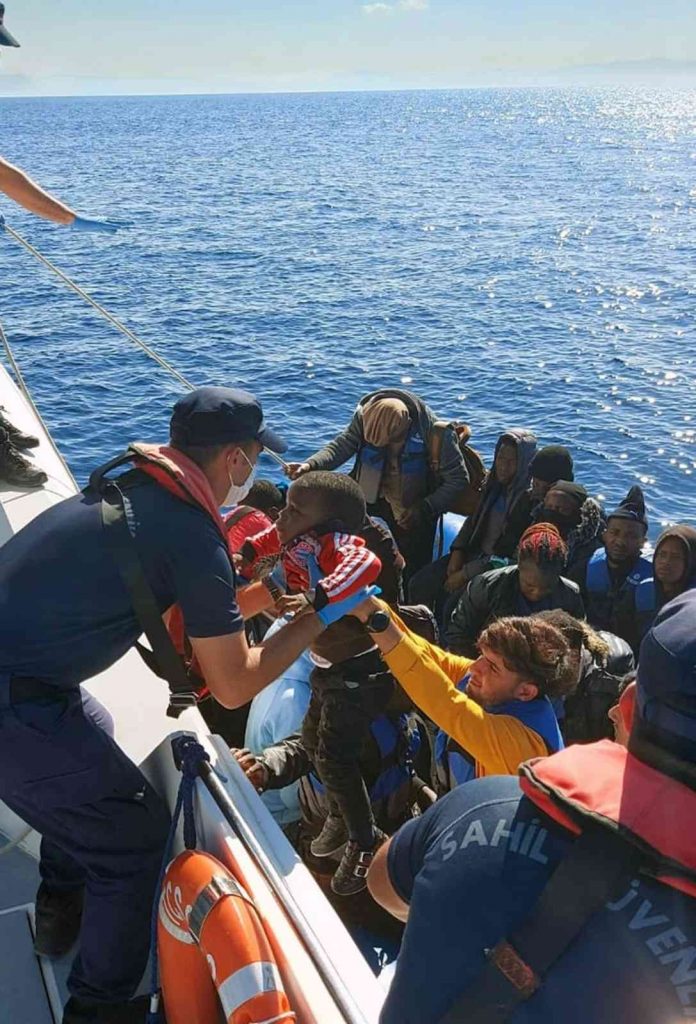 Marmaris’te 34 düzensiz göçmen kurtarıldı