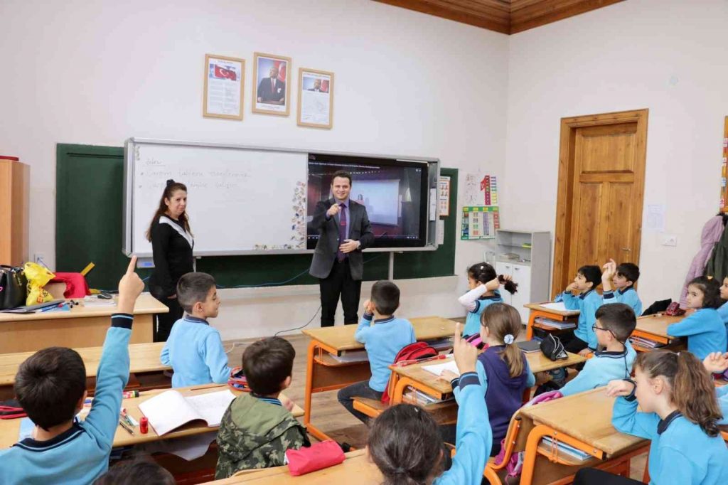 Ara tatil sona erdi, ilk ders zili çaldı