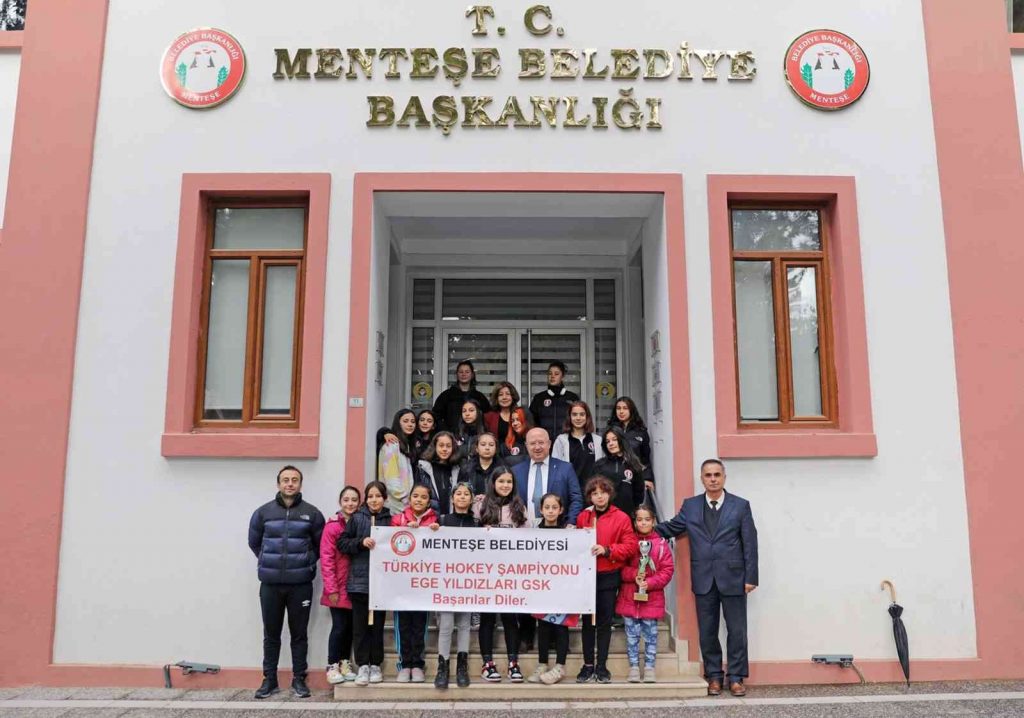 Başkan Gümüş, şampiyon kızları ağırladı
