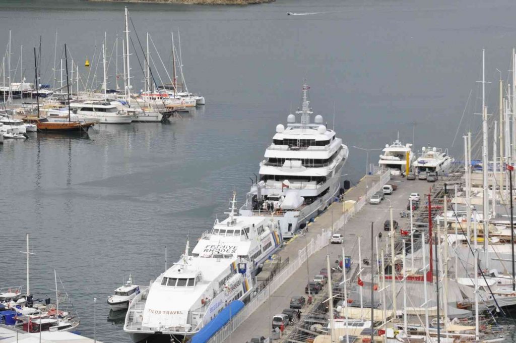 Cayman Adaları bayraklı Türkiye yapımı yat Fethiye’ye geldi