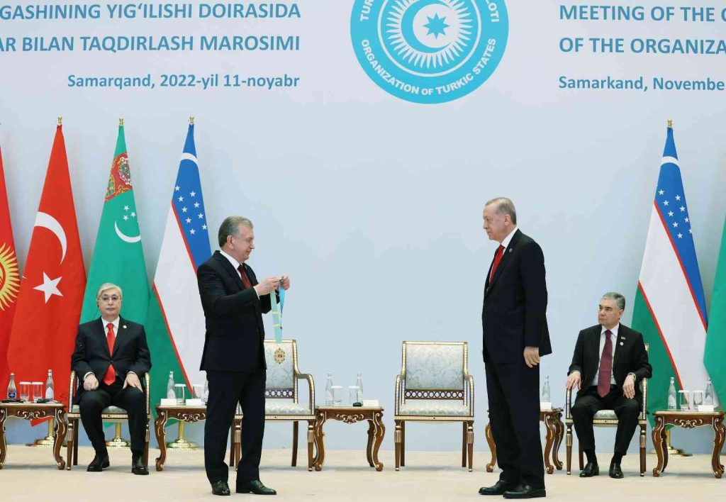 Cumhurbaşkanı Erdoğan’a Özbekistan’da “Türk Dünyası Ali Nişanı” takdim edildi