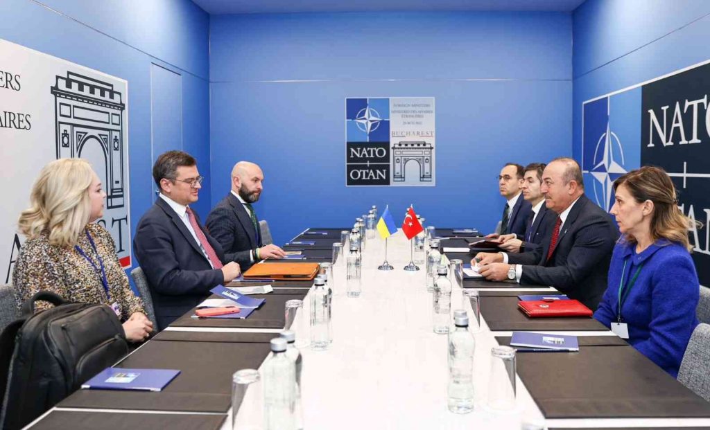 Dışişleri Bakanı Çavuşoğlu, Ukraynalı mevkidaşı Kuleba ile görüştü