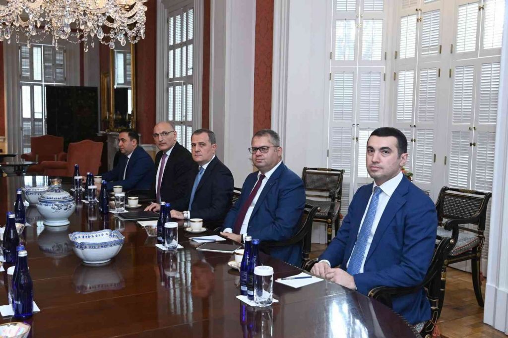 Ermenistan ve Azerbaycan dışişleri bakanları ABD’de bir araya geldi