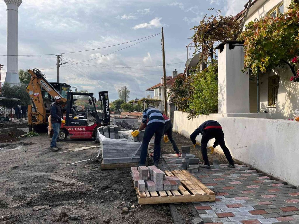 Ortaca’nın mahalle yollarına kilitli parke