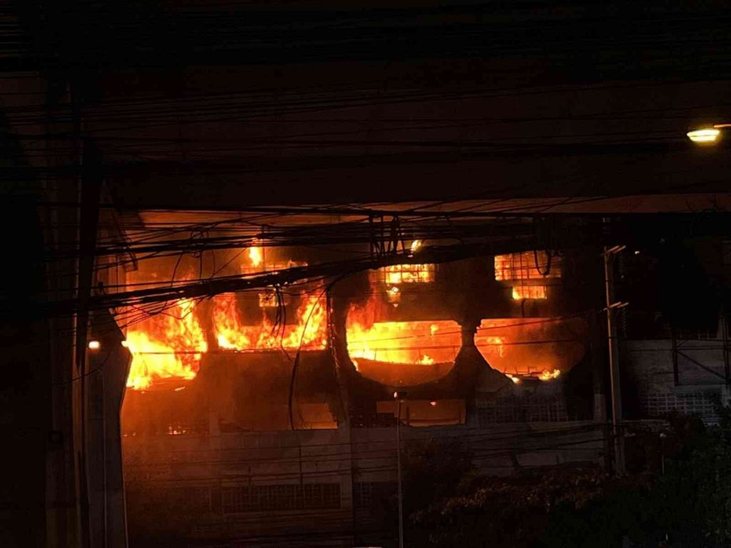 Tayland’da ayakkabı fabrikasında yangın: 2 yaralı