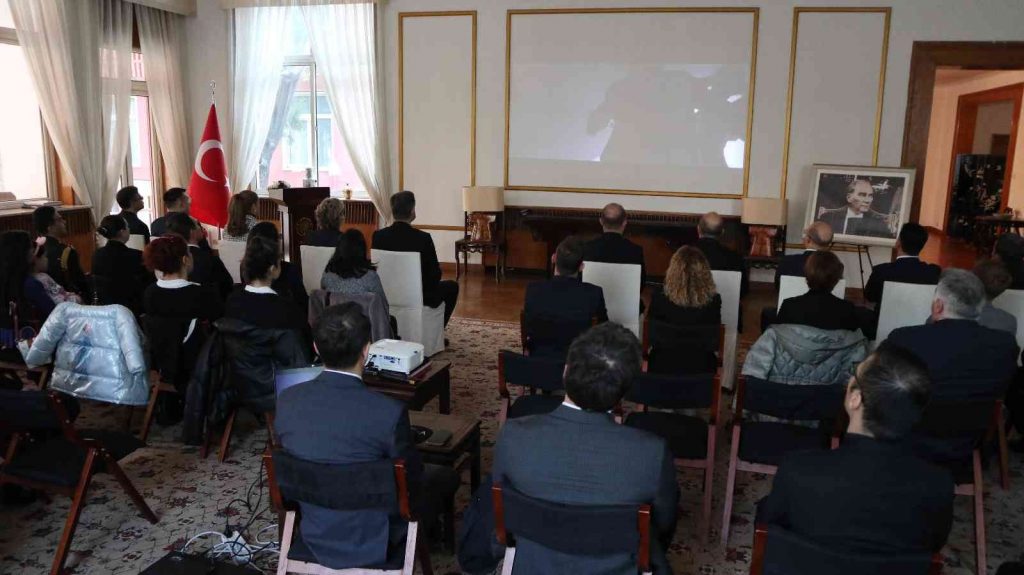 Türkiye’nin Pekin Büyükelçiliğinde Atatürk’ü anma töreni