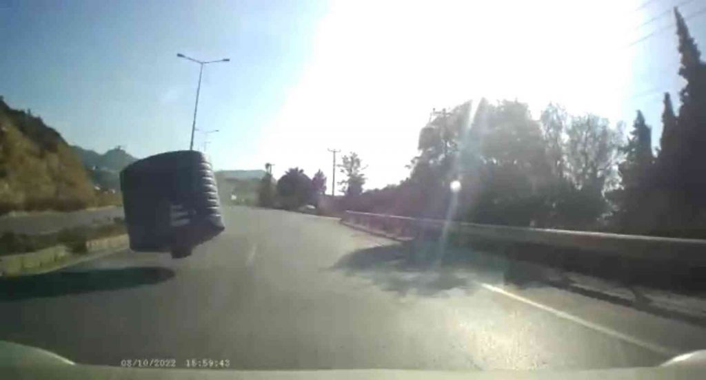 10 tonluk su tankından son anda kurtuldu
