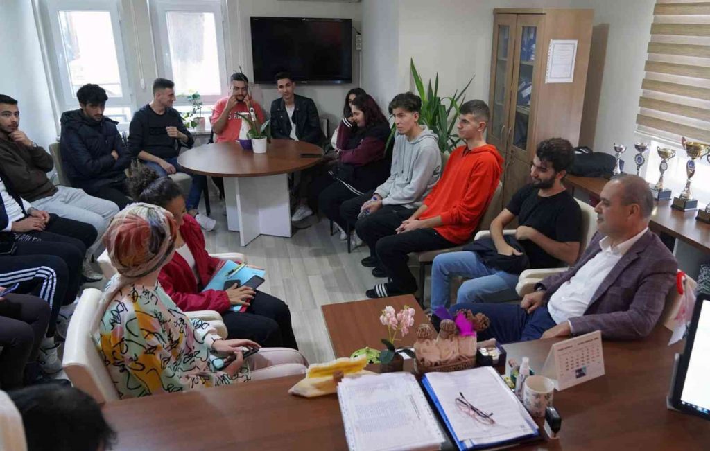 Başkan Uzundemir Üniversite gençliği ile bir araya geldi