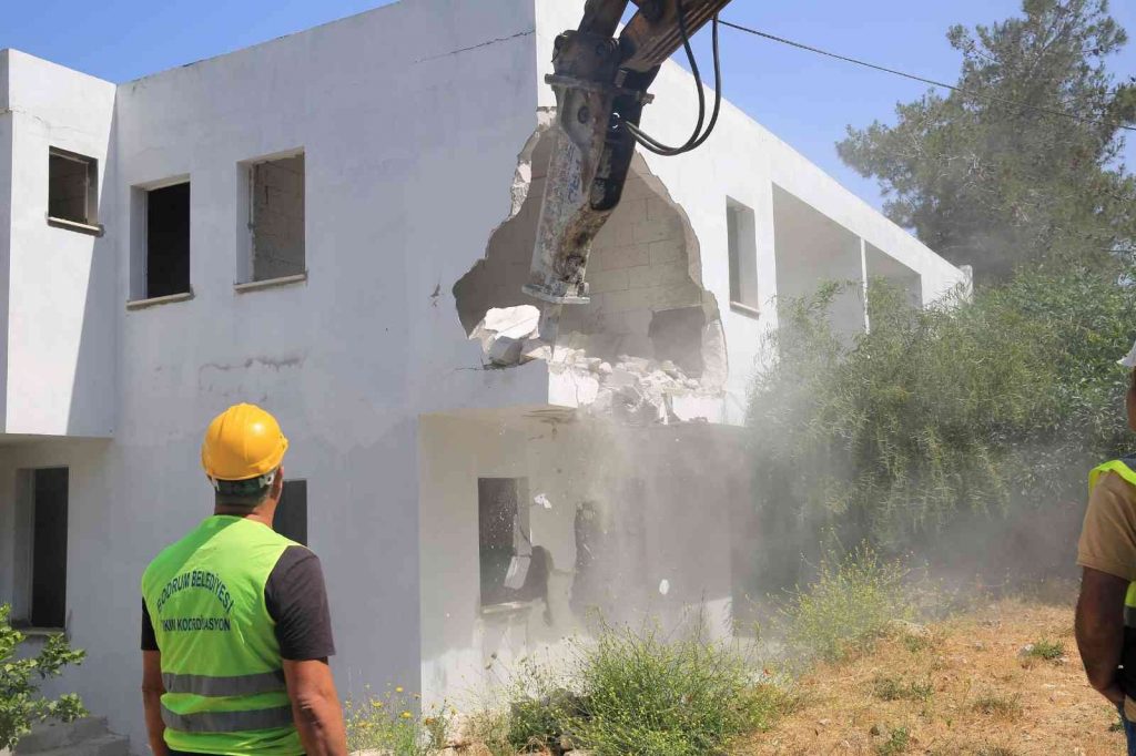 1 yılda 210 kaçak yapı yıkıldı, 1650 yapı mühürlendi