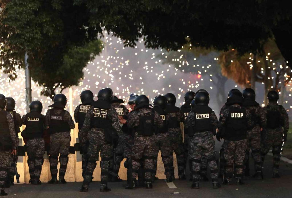 Bolivya’da muhalefet liderinin destekçileriyle polis arasında çatışma