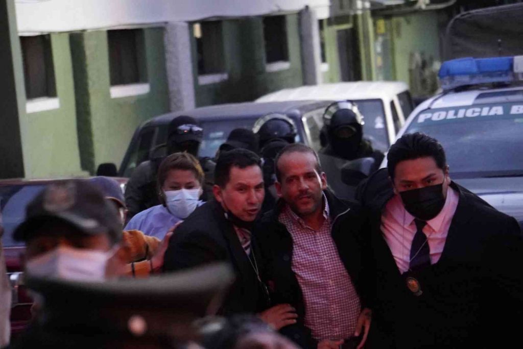 Bolivya’da muhalif lider Camacho gözaltına alındı