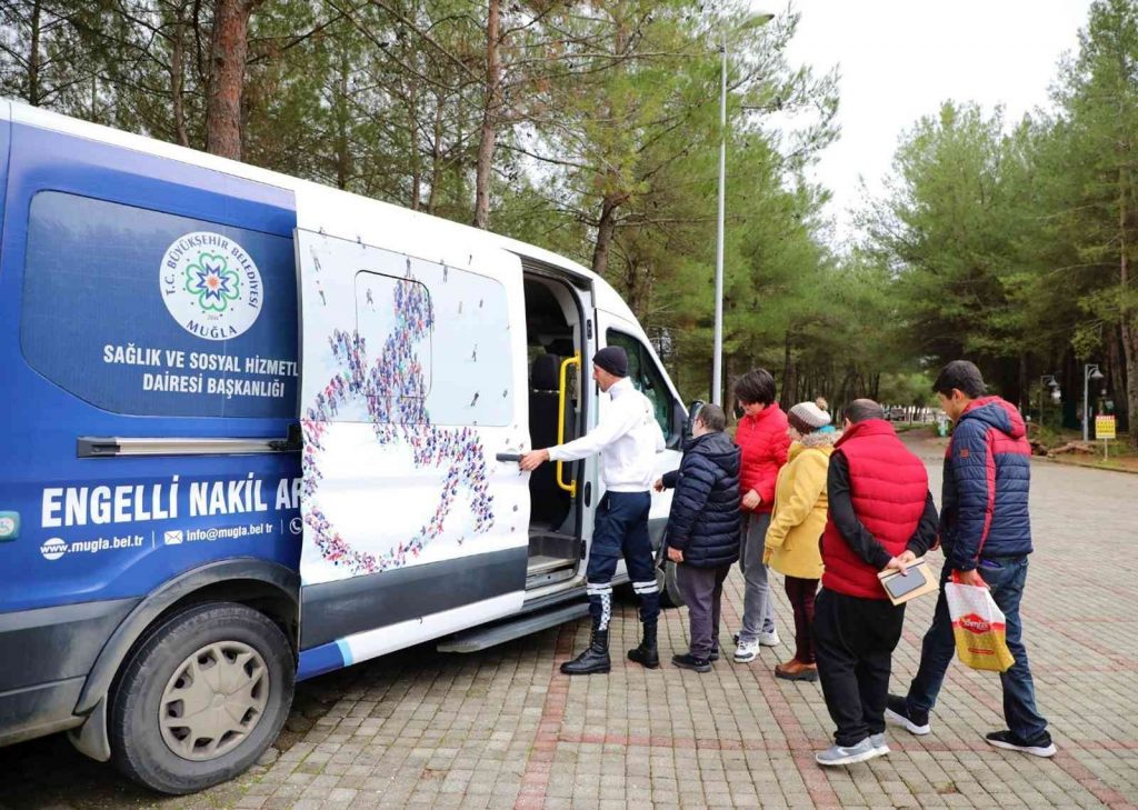 Büyükşehir nakil hizmetiyle engellilerin yanında