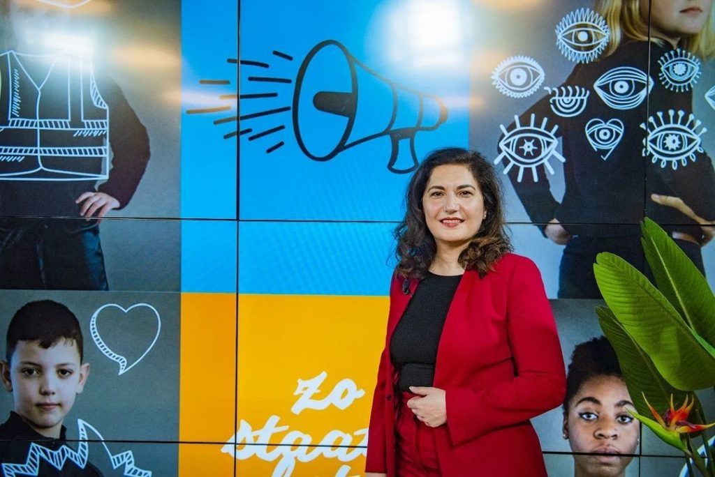 Hollanda’nın Türkiye kökenli ilk kadın Belediye Başkanı Huri Şahin görevine başladı