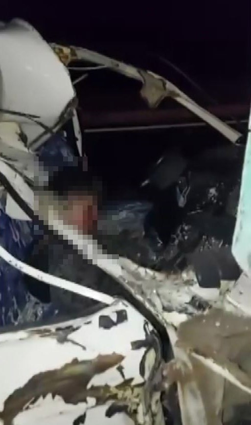 Kamyona arkadan çarpan araç hurdaya döndü: 2 ağır yaralı