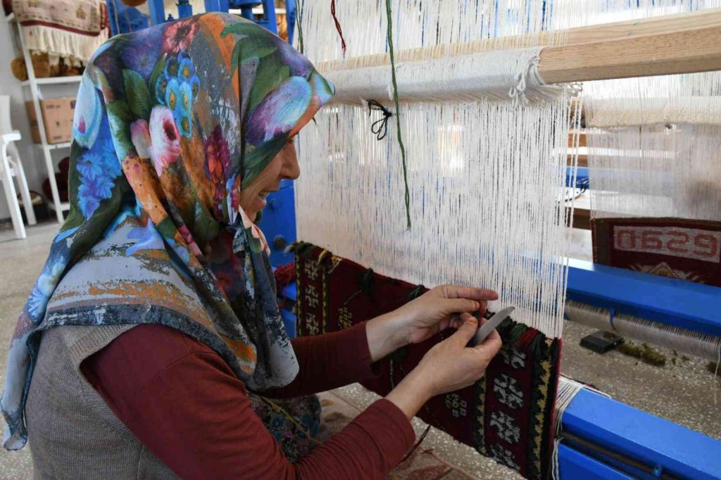 Köy Yaşam Merkezi’nde 3 kuşak birlikte eğitim görüyor