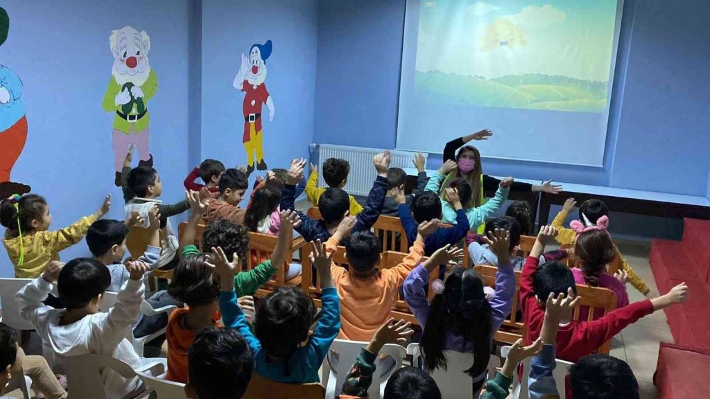 Marmaris’te öğrencilere “İyi ki varsın ağaç” eğitimi verildi