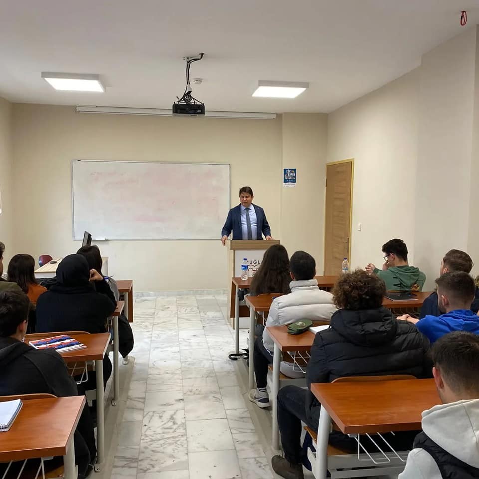 Muğla Üniversitesi Ormancılık Bölümü öğrencileri gelecekteki mesleklerinin inceliklerini duayenlerden dinledi