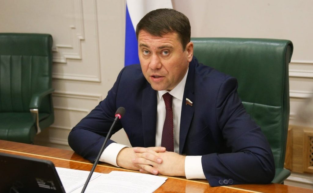 Rus Senatör Abramov: “Rus petrolüne tavan fiyat uygulanmasının Avrupa için korkunç sonuçları olacak”