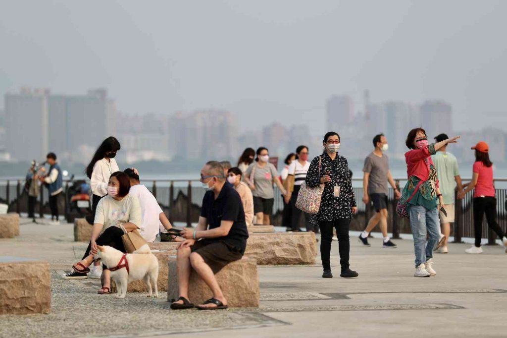 Tayvan’da açık alanda maske takma zorunluluğu kaldırıldı