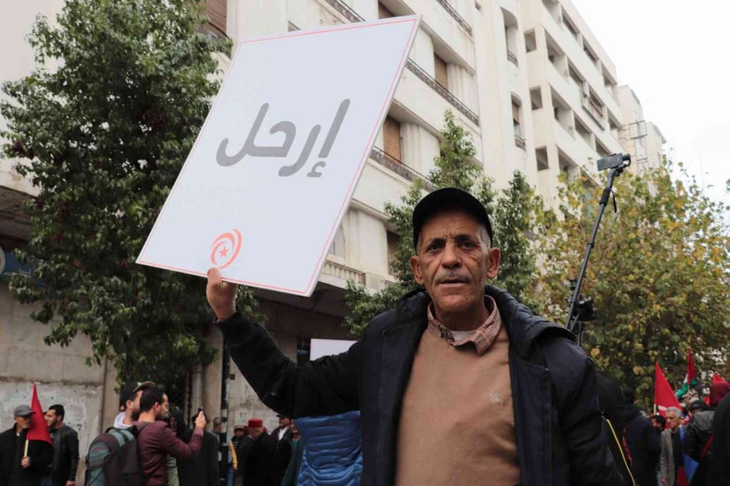 Tunus’ta Cumhurbaşkanı Said protesto edildi