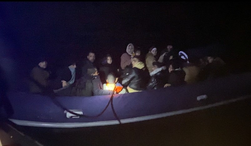 18 göçmen kurtarıldı, 35’i yakalandı