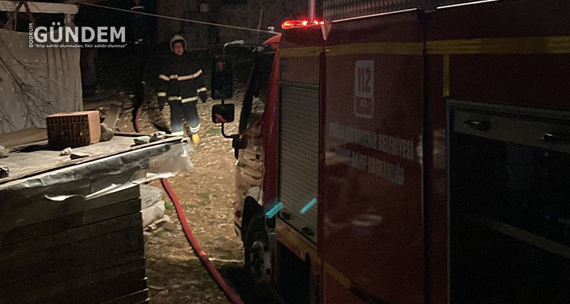 Psikolojik sorunları olan vatandaş evini ateşe verip kaçtı