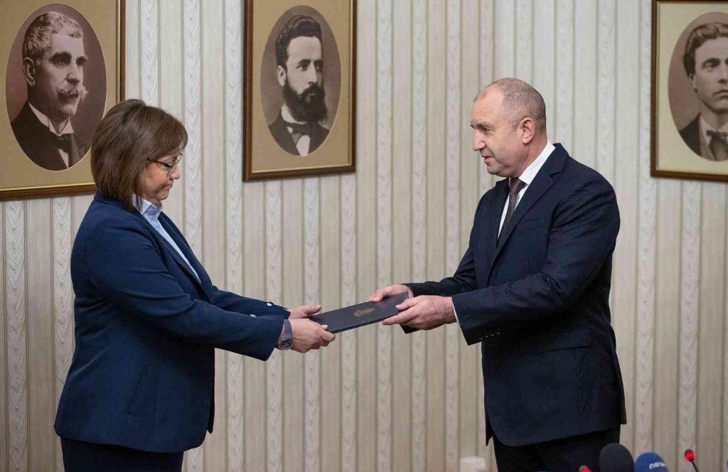 Bulgaristan’da hükümet kuramayan sosyalistler, görevi Cumhurbaşkanı Radev’e iade etti