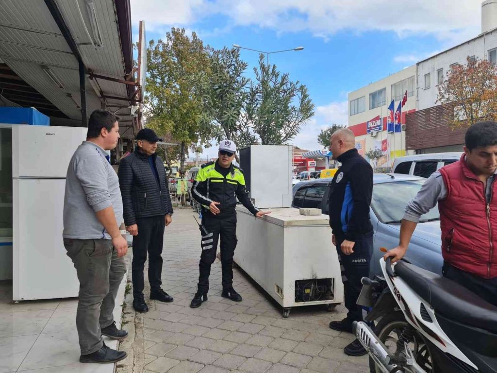 Fethiye’de kaldırım ve yolları işgal eden esnaflar uyarıldı