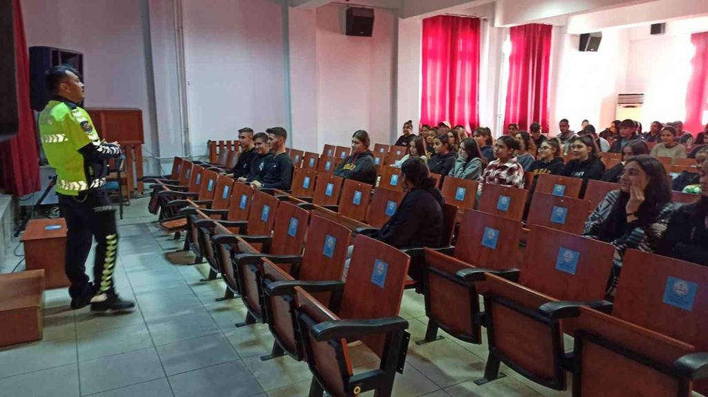 Köyceğiz’deki okullarda trafik eğitimleri devam ediyor