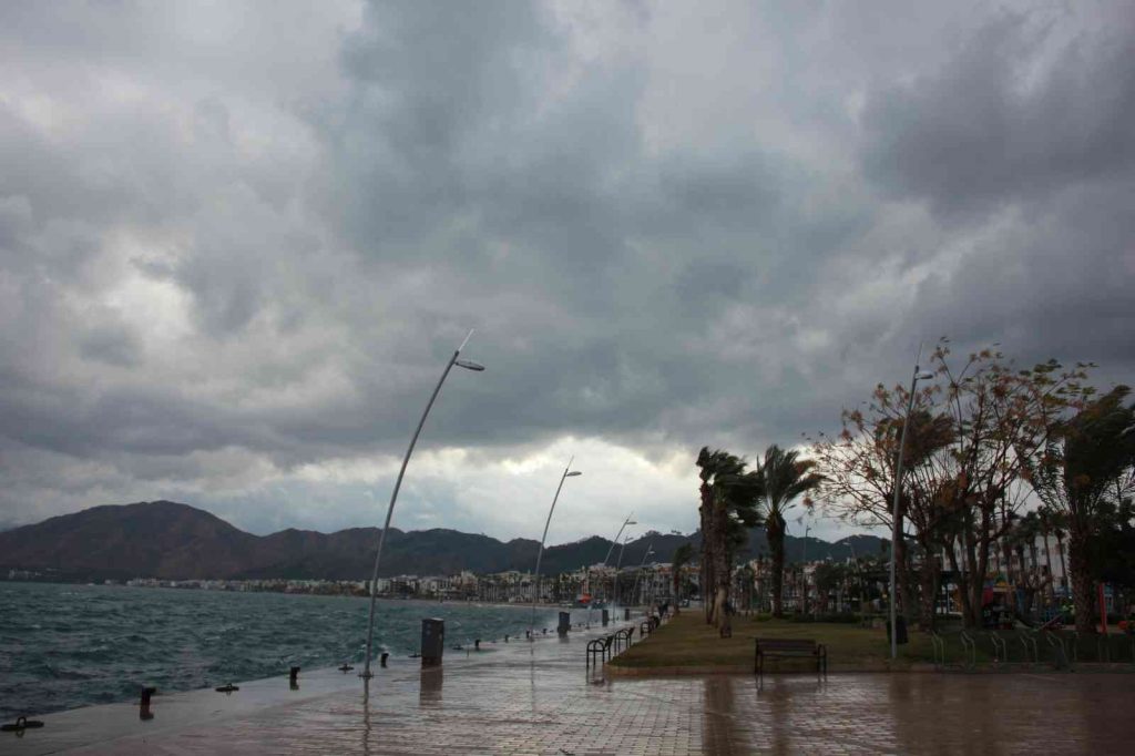 Marmaris’te fırtına bekleniyor