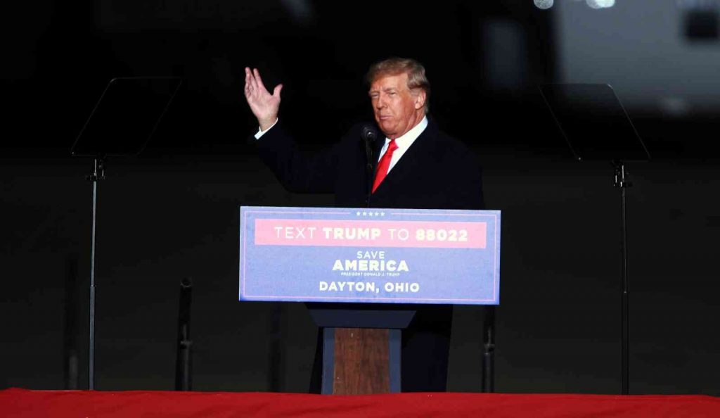 Trump’tan Biden’a “gizli belge” tepkisi: “FBI, Biden’ın evine, hatta Beyaz Saray’a ne zaman baskın düzenleyecek?”