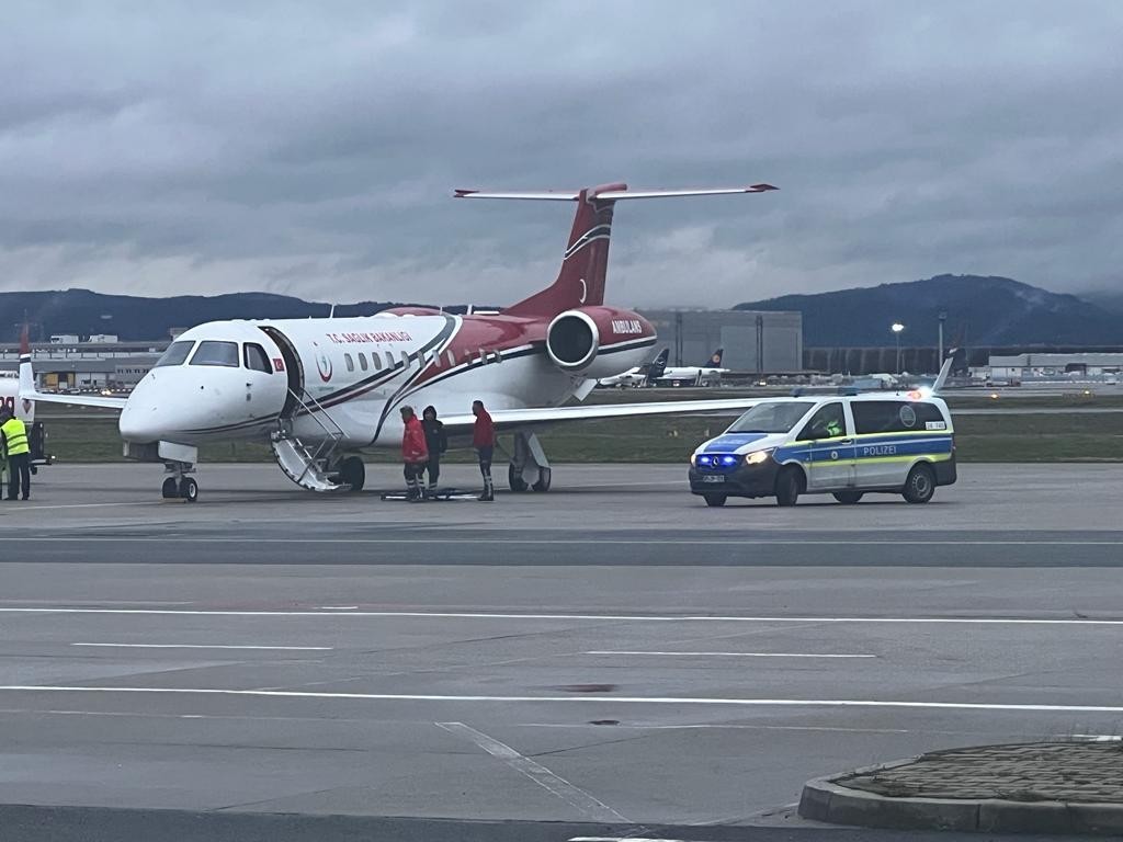 Türk hastalar Almanya’dan Türkiye’ye ambulans uçakla nakledildi
