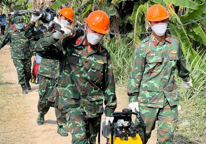 Vietnam’da 35 metre derinliğindeki sütunun içine düşen çocuktan kötü haber