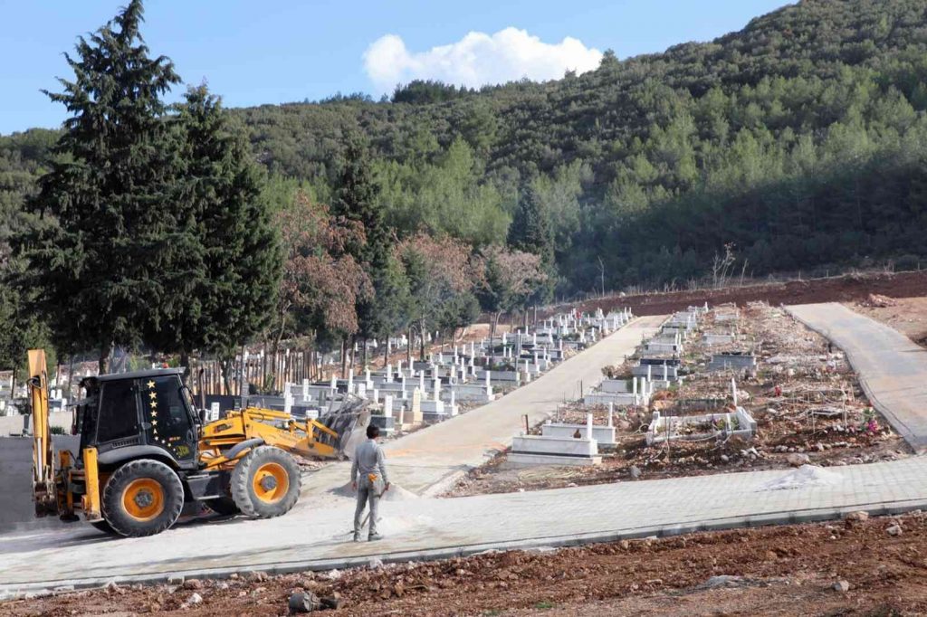 Yatağan, Milas ve Menteşe şehir mezarlıkları yenilendi