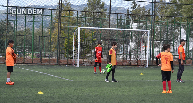 Bodrum’da depremzede çocuklara ücretsiz futbol okulu