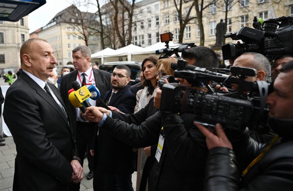 Azerbaycan Cumhurbaşkanı Aliyev: “Barış anlaşmasında Karabağ ile ilgili herhangi bir iddia olması kabul edilemez”