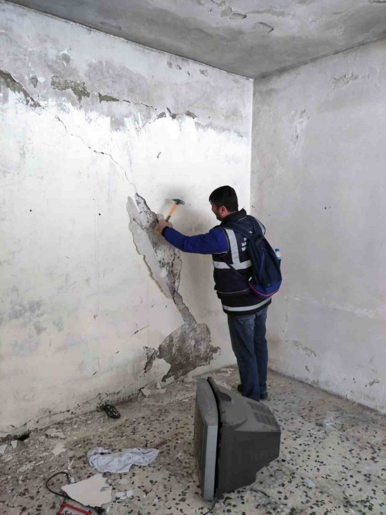 Büyükşehir ekiplerinden Bin 376 binada hasar tespit çalışması