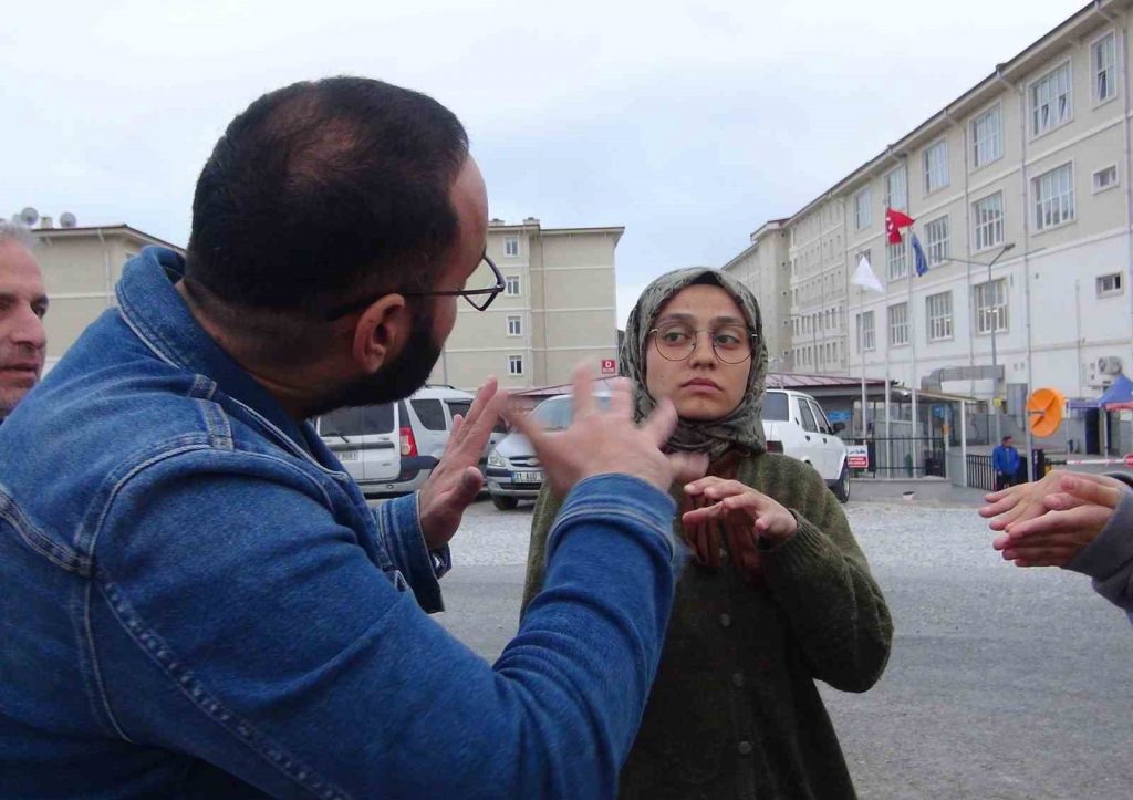 Engelli çift, namaza kalkınca depremden sağ kurtuldu