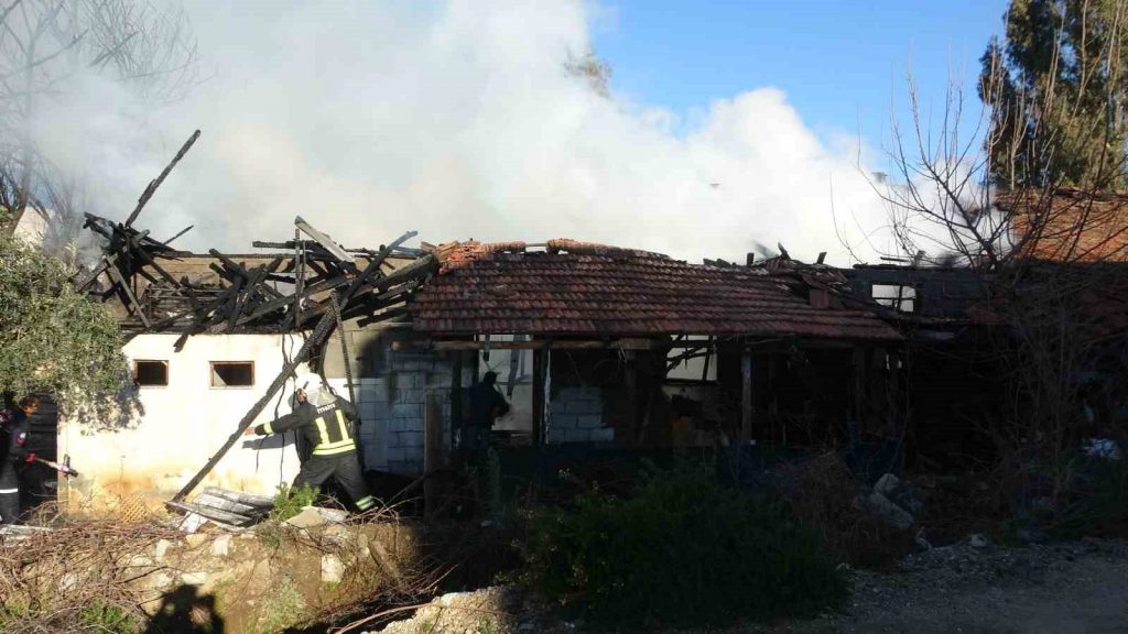Fethiye’de iş yeri yangını