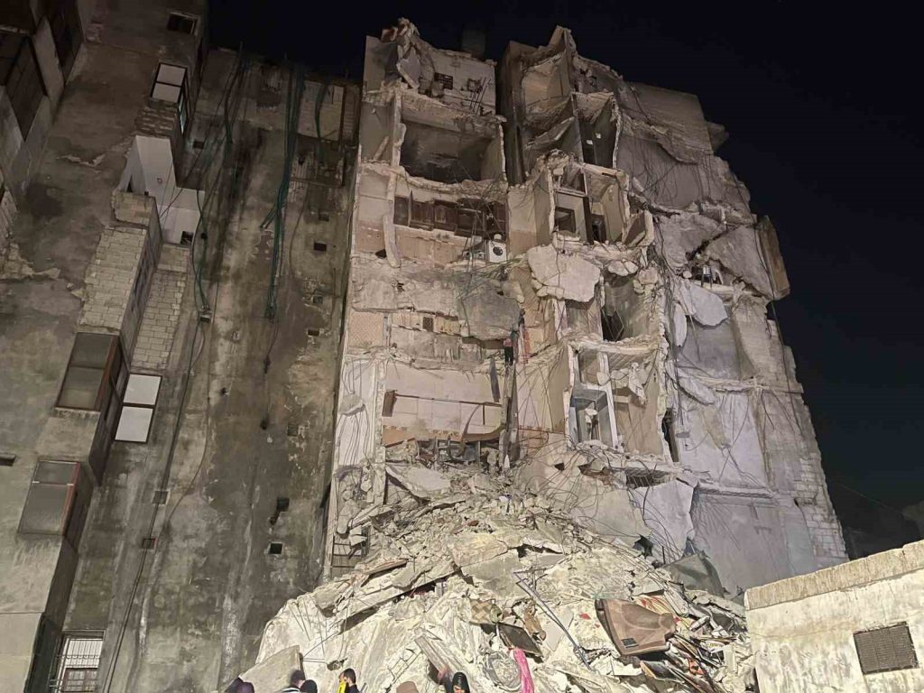 İdlib’te arama kurtarma çalışmaları devam ediyor