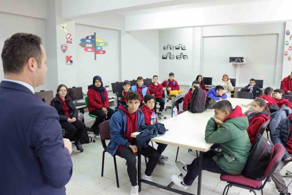 Muğla’da 3 bin deprem mağduru çocuk ders başı yaptı