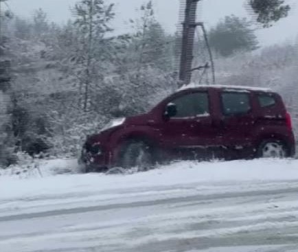 Muğla’da kar sonrası kaza anları vatandaş kamerasına yansıdı