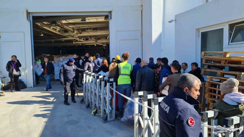Öğretmenler, depremzedeler için seferber oldu
